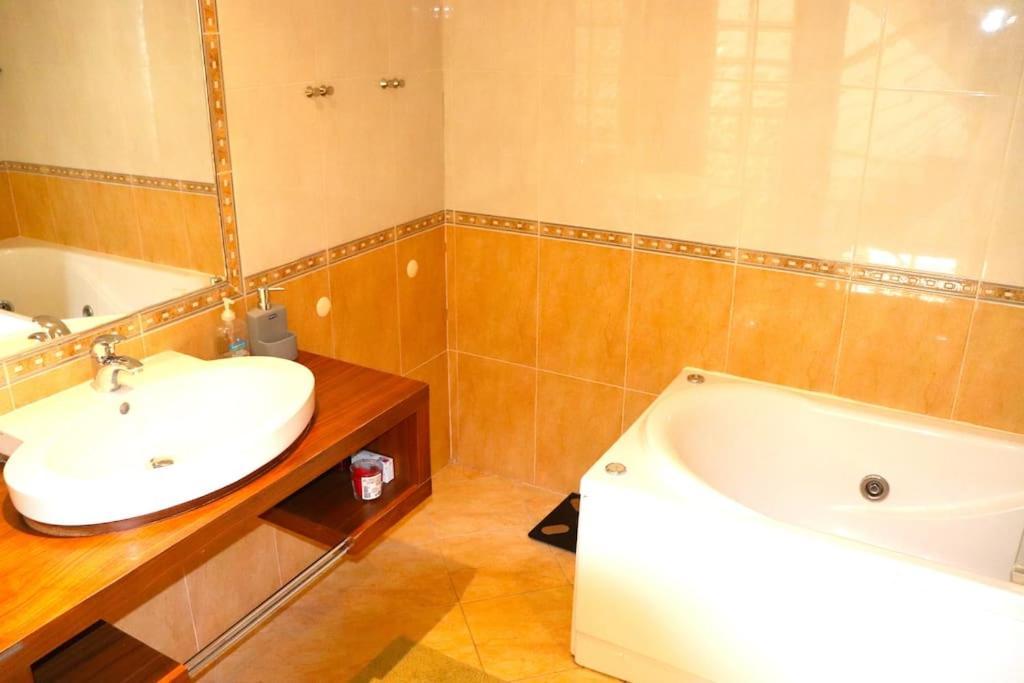 Sea Breeze House Ericeira - Ribeira Dilhas Beach 外观 照片